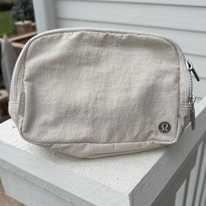 NWOT Lululemon Athletica Everywhere Belt Bag Beige